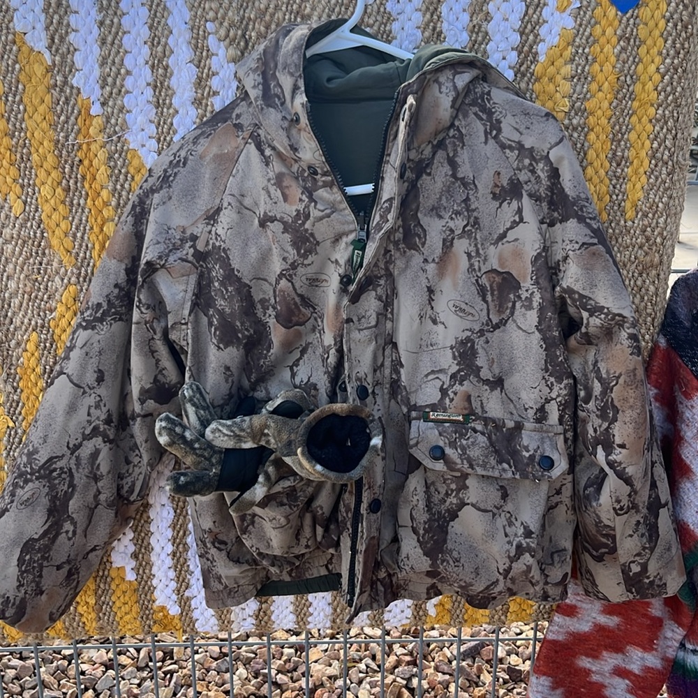 Youth reversible camo coat with camo gloves